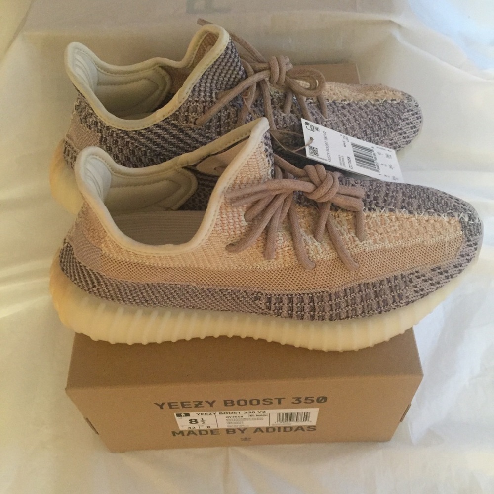 NWT Yeezy Boost 350 v2 - Picture 2 of 7